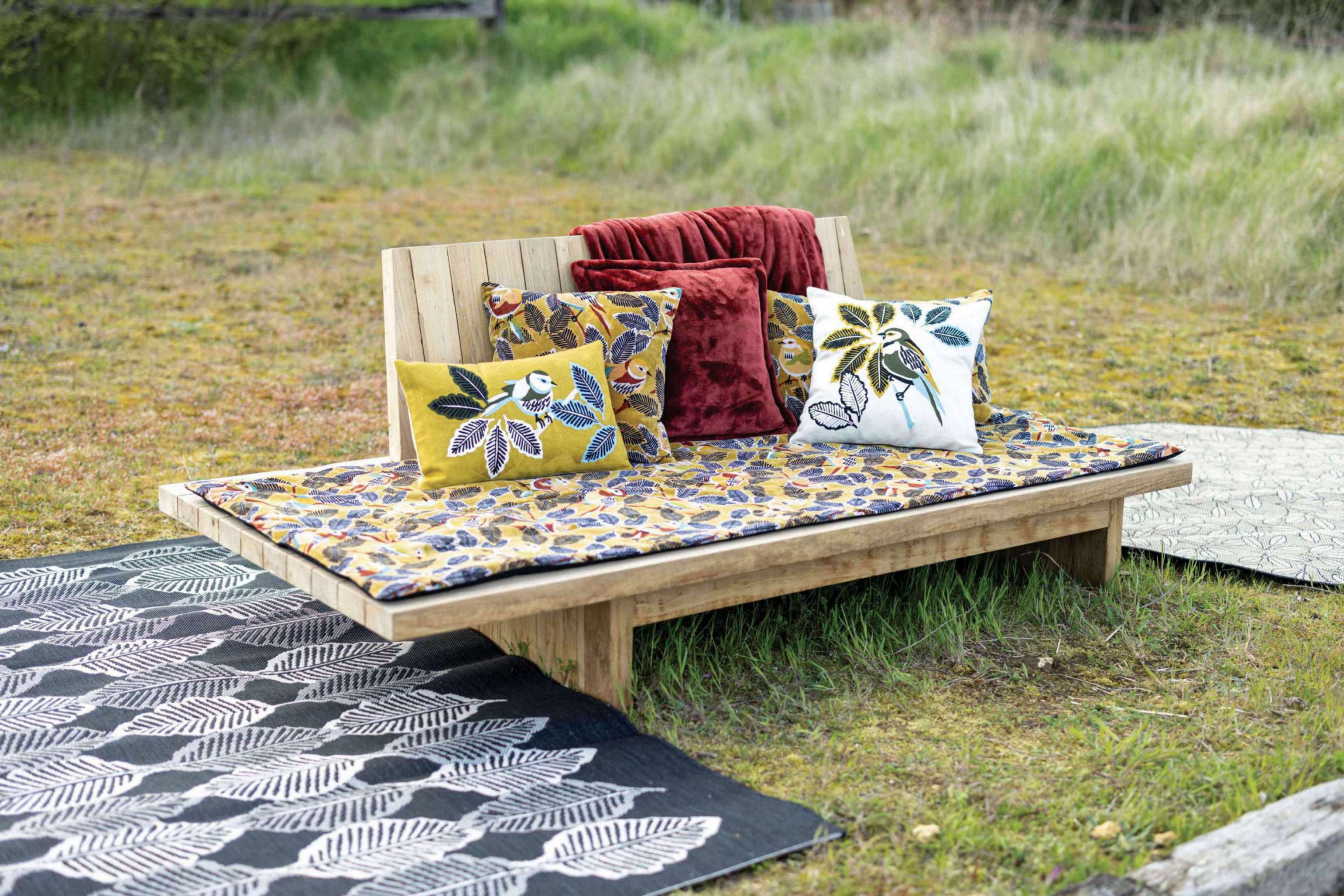 Zazu Velvet Cushion, Gold 45x45 (2nd from the left)