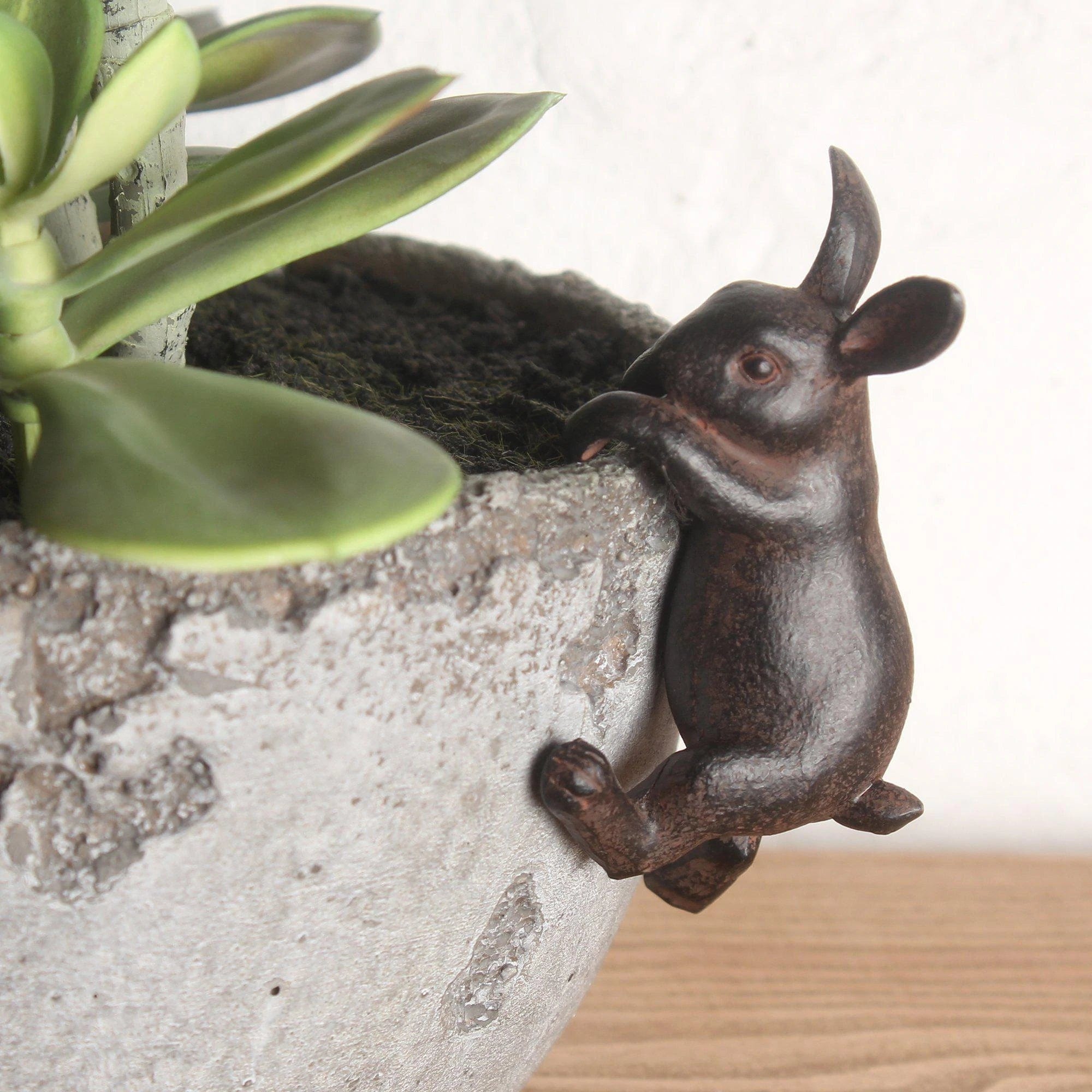 Hare Pot Hanger