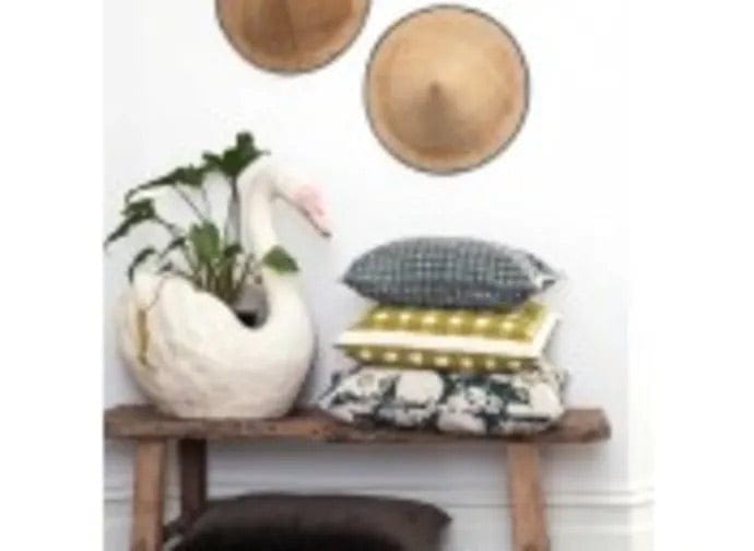 BUTTERFLY LACE CUSHION W. POM POM EDGE, 30x50cm