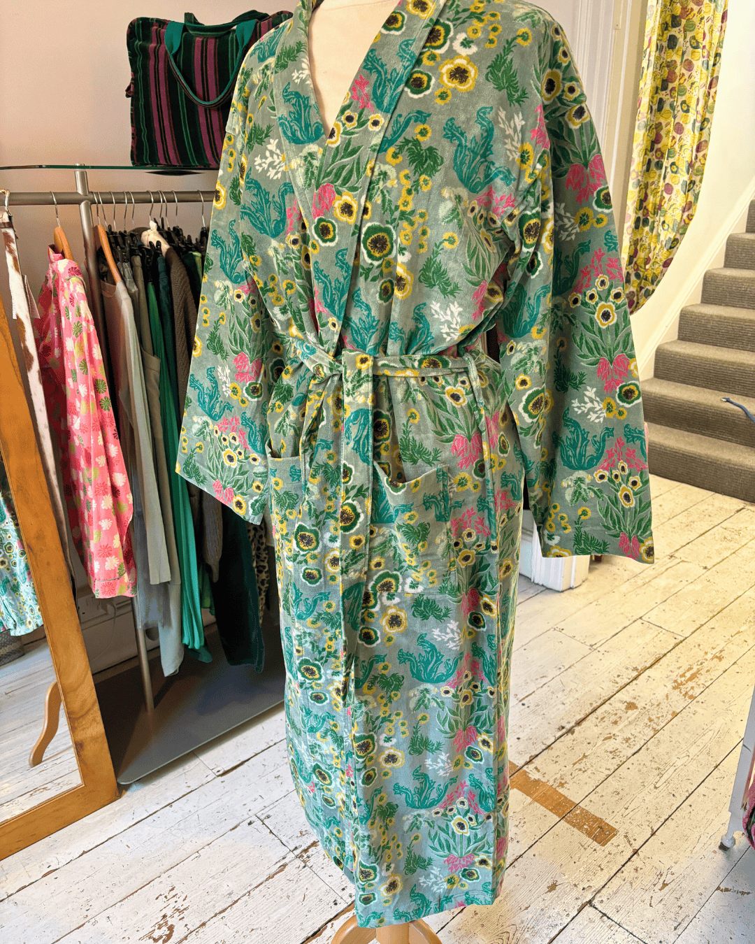 Les Touristes Velvet Dressing Gown - Swainston Green | toot garook Les Touristes Velvet Dressing Gown - Swainston Green | toot garook