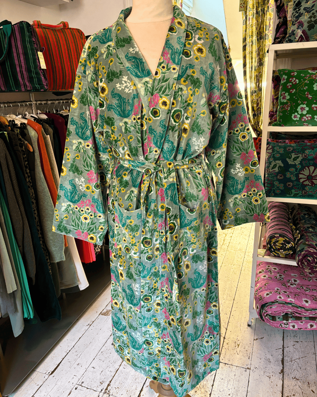 Les Touristes Velvet Dressing Gown - Swainston Green | toot garook Les Touristes Velvet Dressing Gown - Swainston Green | toot garook