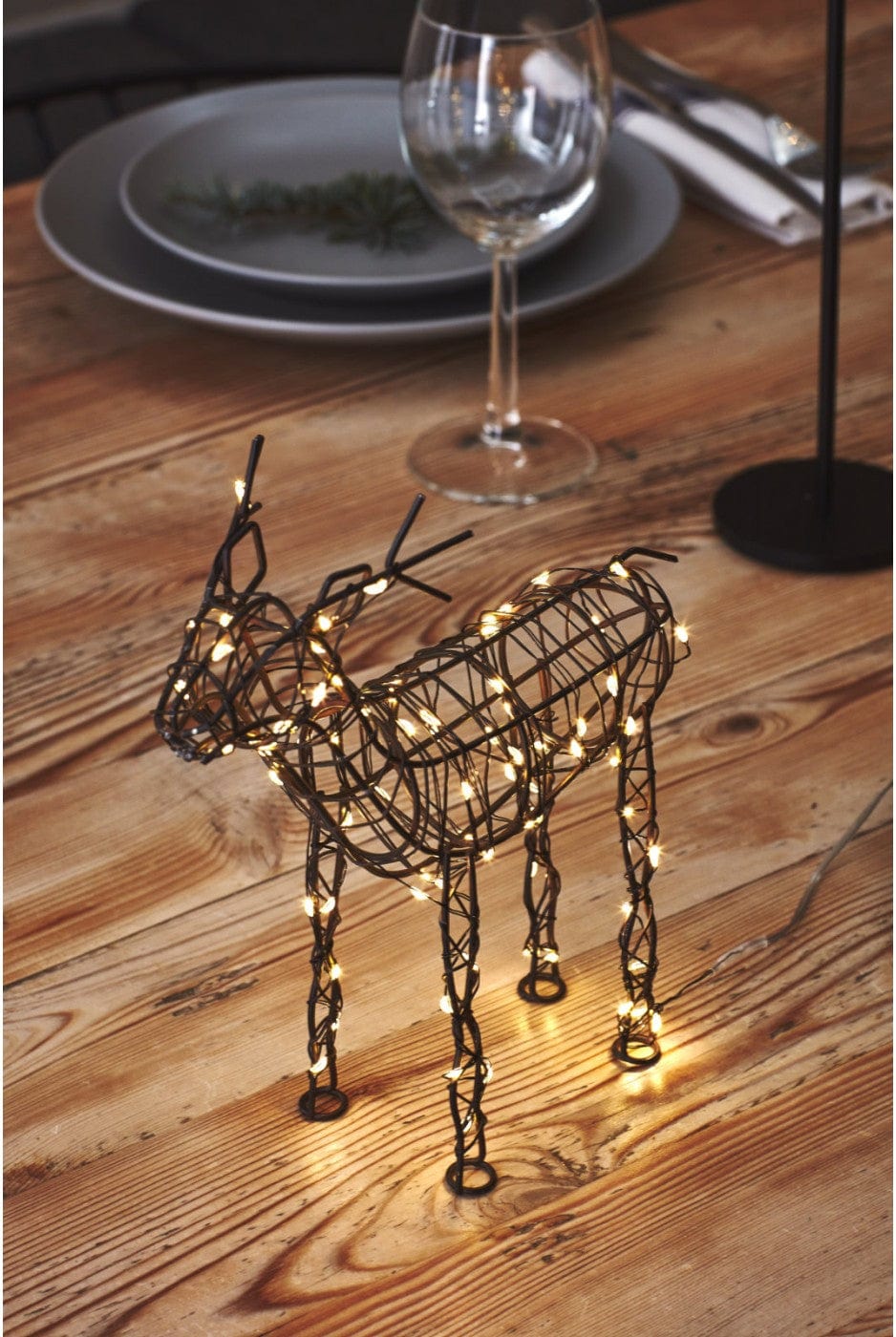 Wire Reindeer Light, Brown